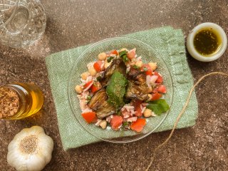 Salade d'aubergine pois chiches et quinoa