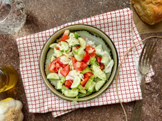 Salade de concombre avocat féta