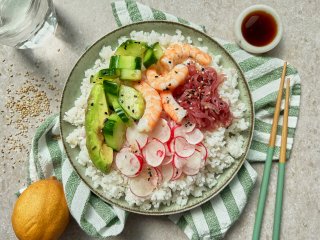 Poke bowl crevettes houmous