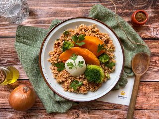 Fricassée de légumes de saison et pignons de pin